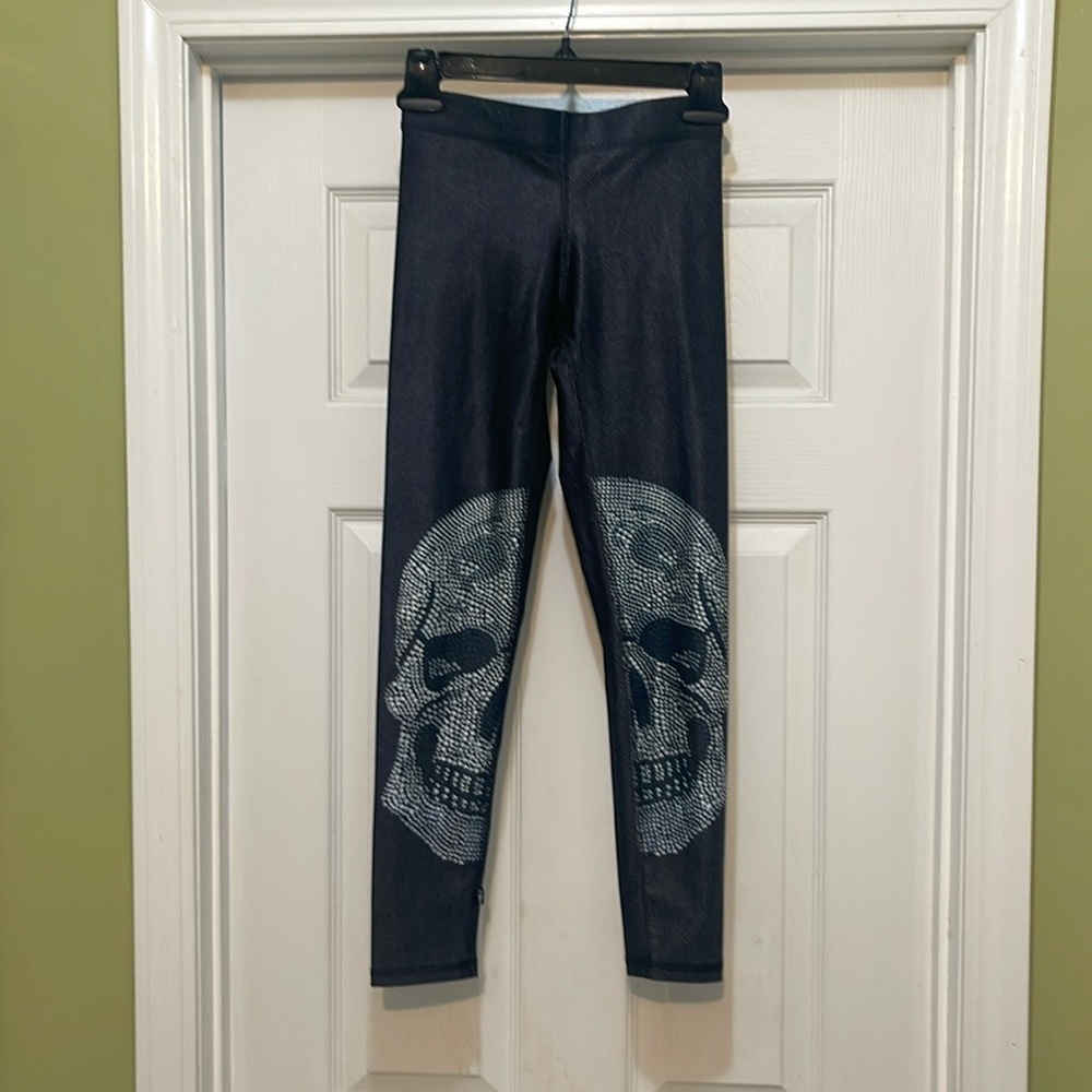 Zara Terez - black ZT performance leggings - skull imprint - size XS